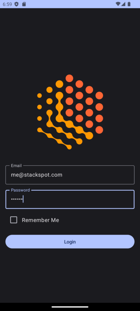 Imagem do artigo sobre modernização de legado mobile com três imagens lado a lado da tela de login da StackSpot. A primeira possui a logo da StackSpot, o polígono formado por pequenas bolas em tons de laranja, e os campos e-mail e password. A segunda também possui a logo, mas com Authenticating. O último possui a logo e Login Successful.